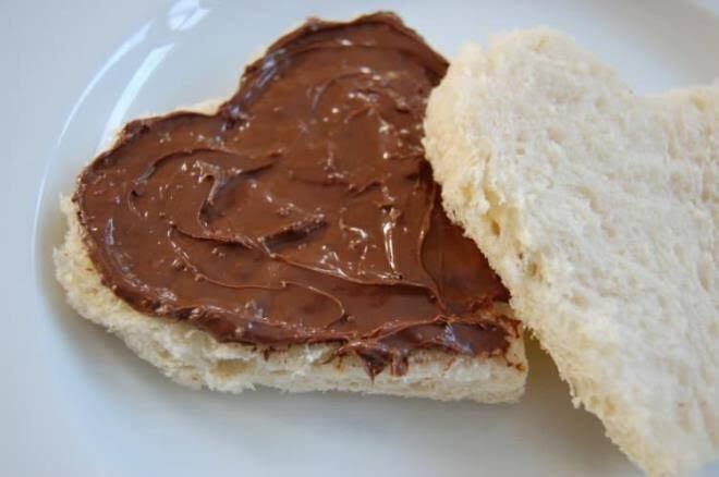 Günaydın. Sabah kahvaltısında çikolatalı ekmek sever misin?