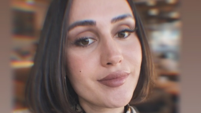 Sizce yapay zeka olduğu belli mi bu görselin? Arka plan ve kıyafet öyle?