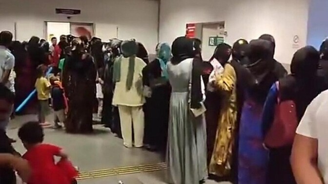 Doğum yapacak kadının hastanede kalabalık ziyaret akraba gelmesini istememesi normal mi?