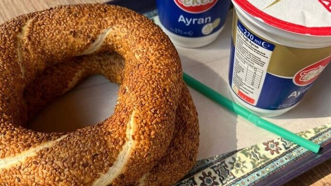 Simit Ayran Sever Misiniz?