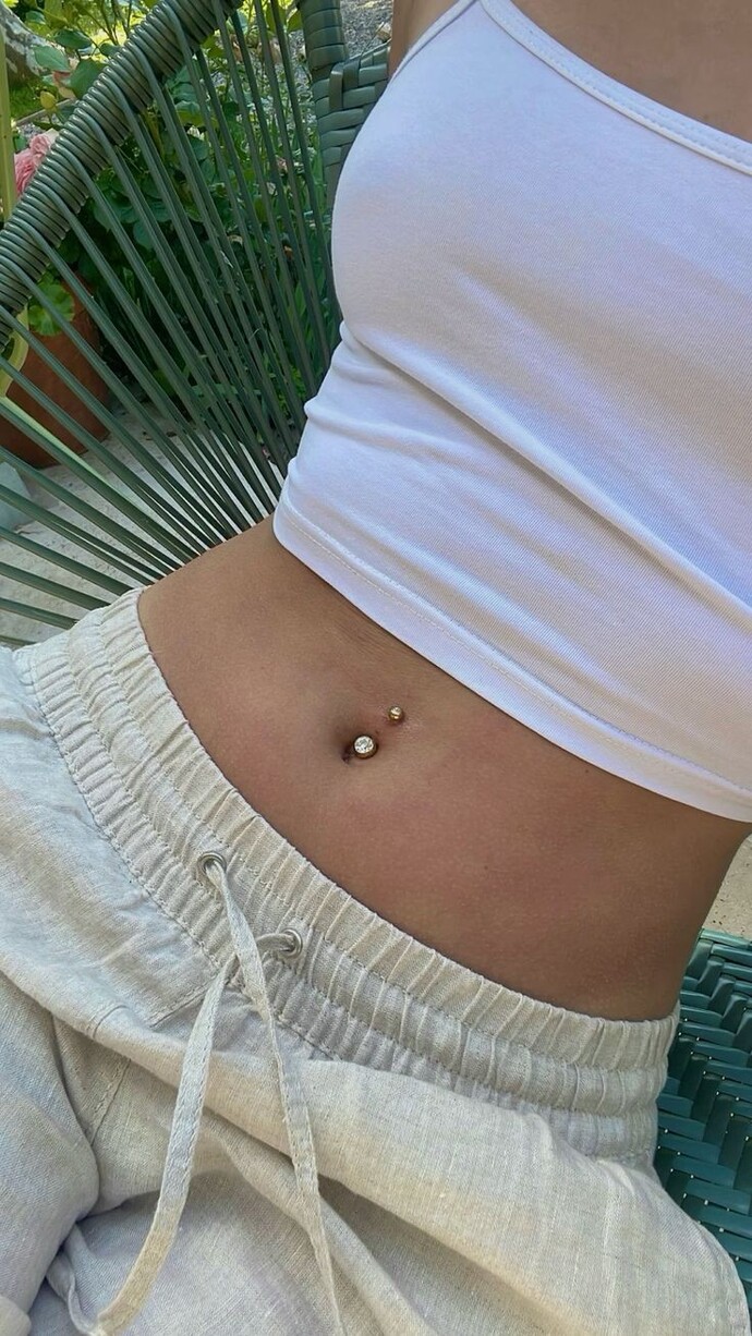 Sizce göbek piercing mantıklı mı?