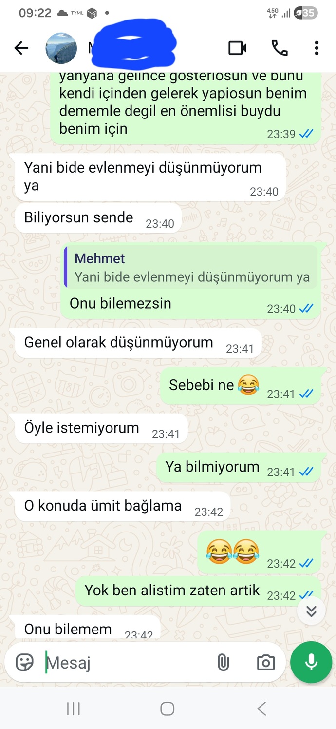 Bu cocuk sizce neden bana böyle dio bayadir sevgiliydik geçen evine gittim ama tabi ileri gitmedik sadece kucagima yatti öptü feln?