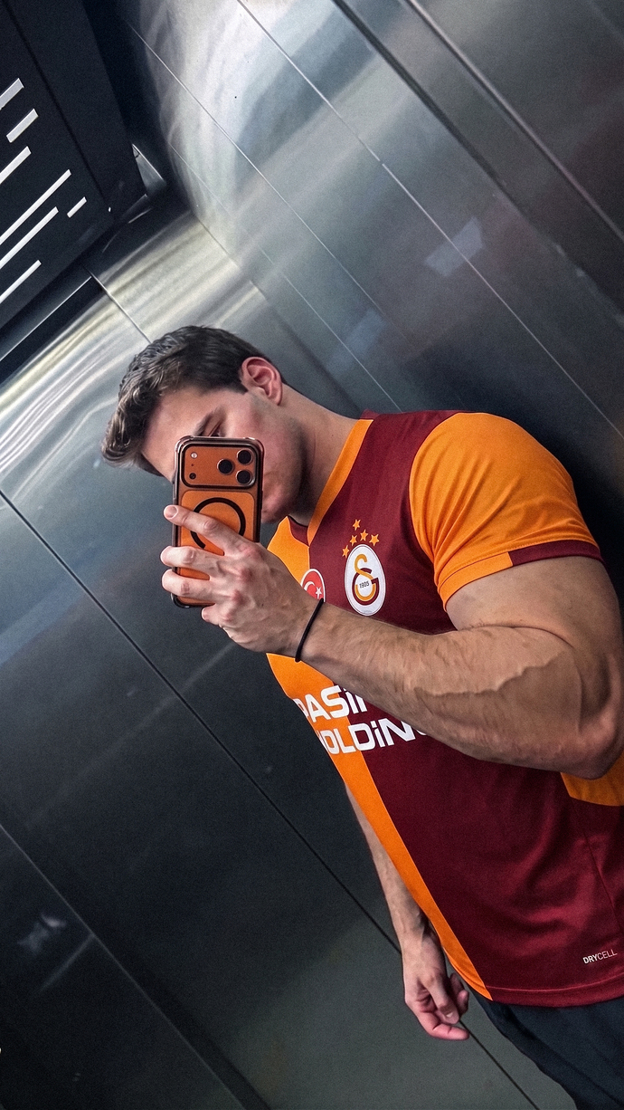 Ekmek almaya gidiyorum.