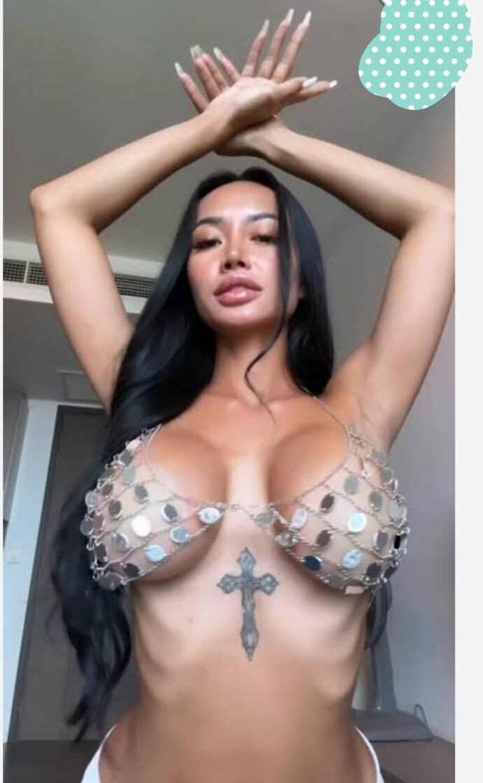 Göğüs arasına dövme yaptırmak mantıksız mı, estetik ve acı olarak ne beklemeliyim?