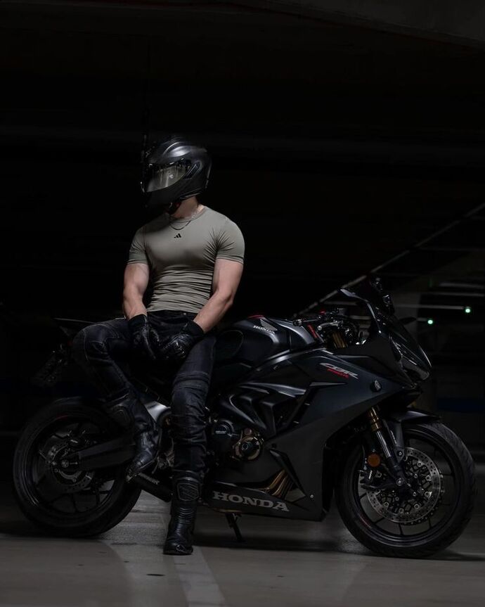 Motorcu erkekler neden genelde “cool” görünür?
