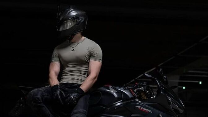 Motorcu erkekler neden genelde “cool” görünür?