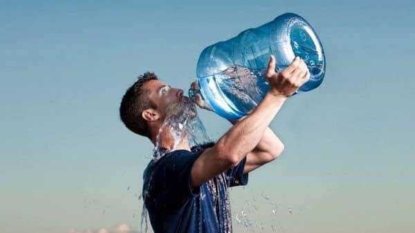 Günde 1 litre su içsem de diyet ve yürüyüş ile birlikte kilo verebilir miyim (2 litre çok geliyor içemiyorum?