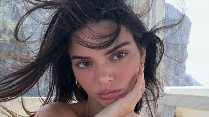 Kadın dediğin siyah saçlı mı olur?