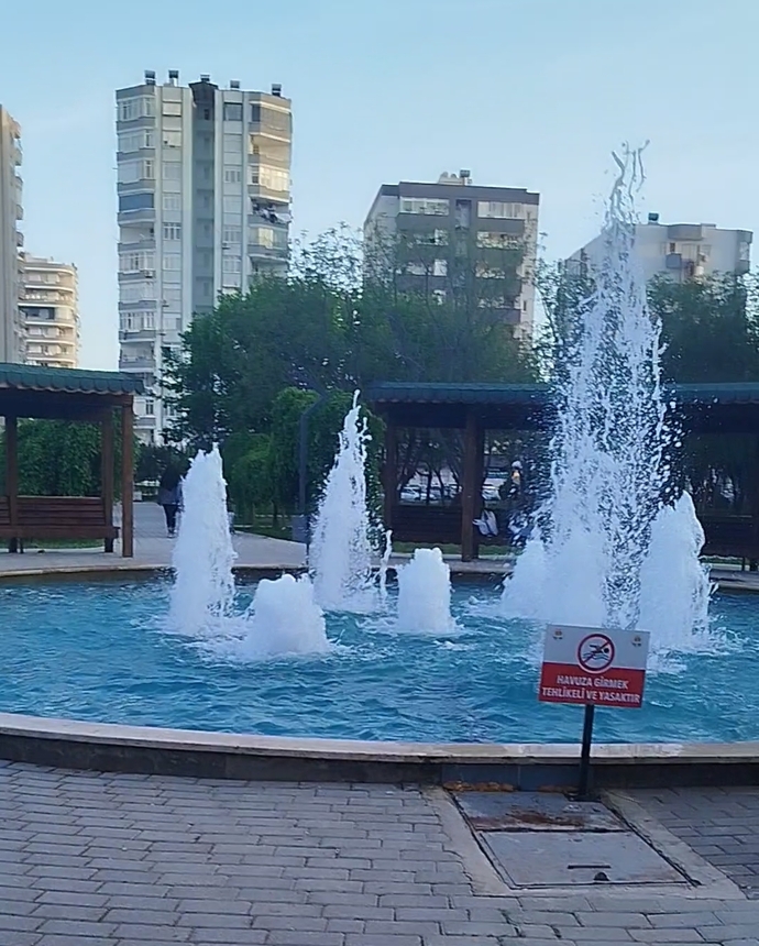 Bazılarını sessizce bazılarını haykırarak yaşarım
