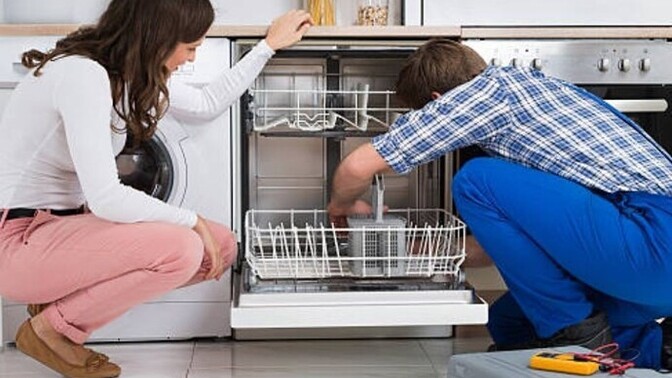 Arkadaşlar bulaşık makinesi kendi kendine duruyor ışığı yanıp sönüyor sebebi ne olabilir?