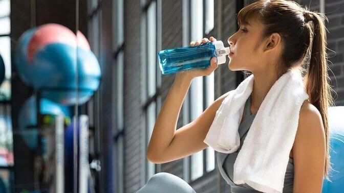 Spor egzersizleri sırasında kullandığın sandalye, su şişesi, koltuk süngeri gibi sıradışı spor malzemelerin var mı?
