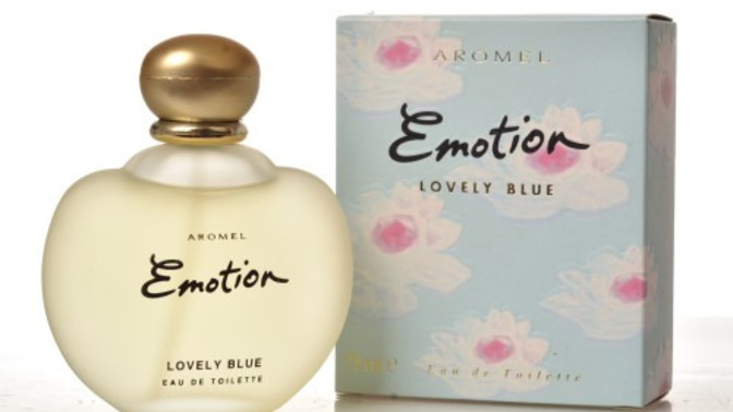 Emotion Lovely Blue  deneyen kullanan veya öneren kokusunu beğenen var mı?