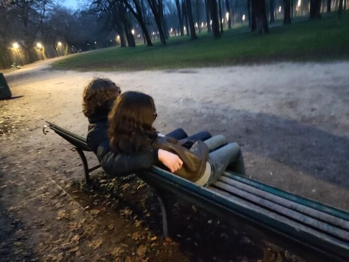 Parkta sevgiliyle sarmaş dolaş olmak tutuklanma sebebi midir?
