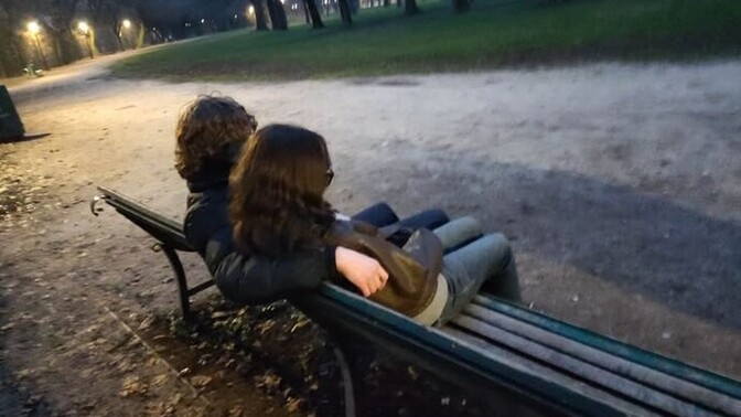 Parkta sevgiliyle sarmaş dolaş olmak tutuklanma sebebi midir?