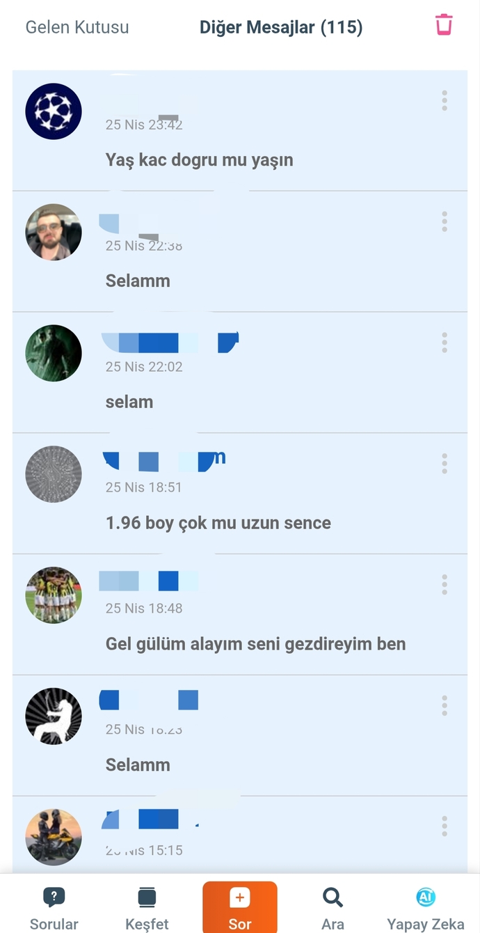 Burdaki erkekler çok kibar değil mi baksana?