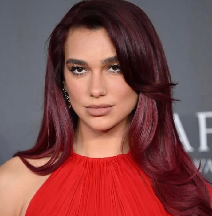 Saçımı Vişne kızılına mı boyasam yoksa altın karamel rengine mi?
