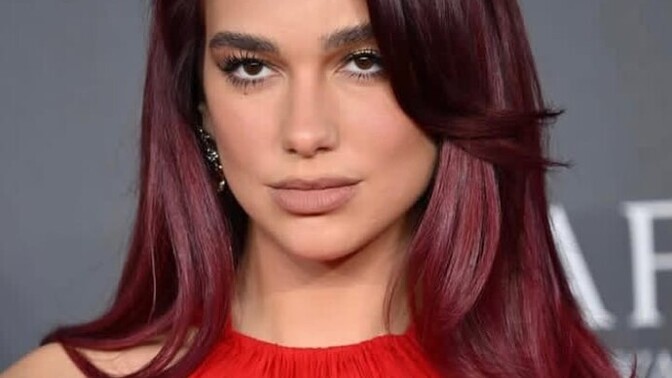 Saçımı Vişne kızılına mı boyasam yoksa altın karamel rengine mi?