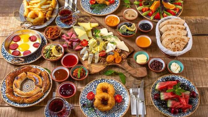Günaydıınn, mutlu pazarlar herkese :)♡ Kahvaltı da olmazsa olmazınız nedir?