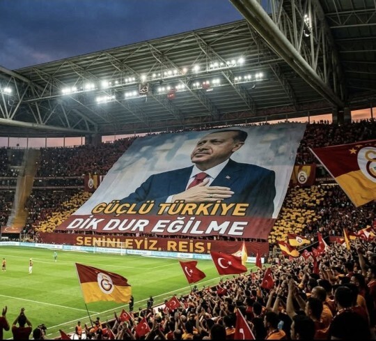 Galatasarayın planladigi bu koreografi sizce de fazla yalamalik degil mi?