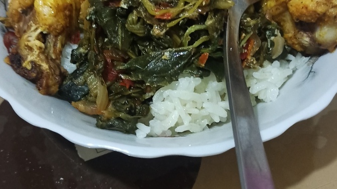 Ispanağı yumurtalı mı seversiniz sade mi?