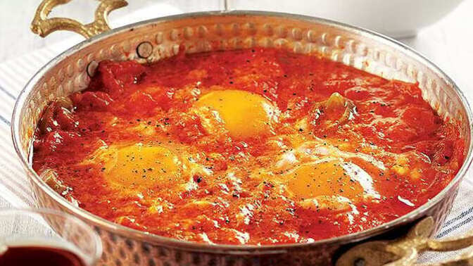 Menemen yumurtalı mı olur yumurtasız mı?