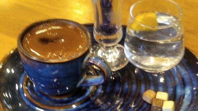 Sevmek için illaki bir sebep ararmısınız , yoksa niyesiz de severmisiniz?