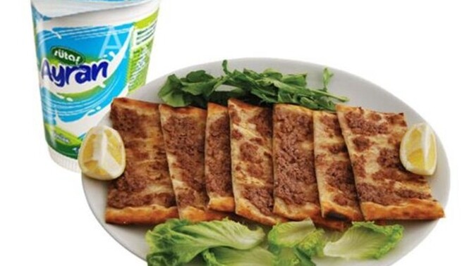 Kıymalı pide nin yanına Ayran mi kola mi daha iyi gider?