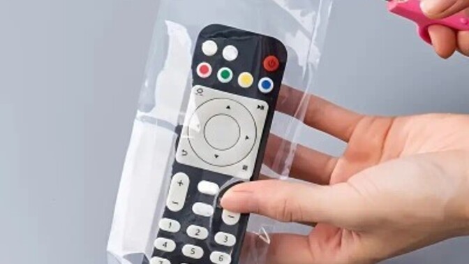 Televizyon kumandasını poşete sardın mı hiç?