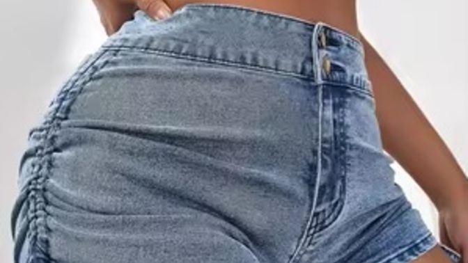 Süper mini kot şort şehir hayatında uygun mu?