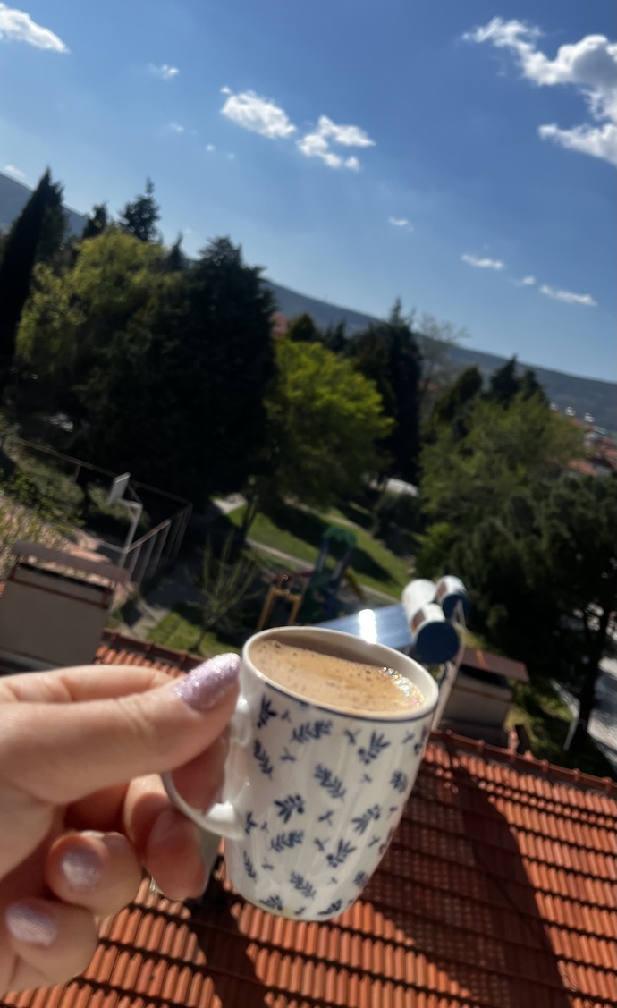 Bir kadeh ya da bir sigarayla derdinizi kime anlatırsınız?