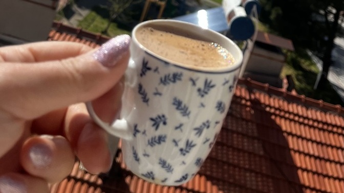 Bir kadeh ya da bir sigarayla derdinizi kime anlatırsınız?