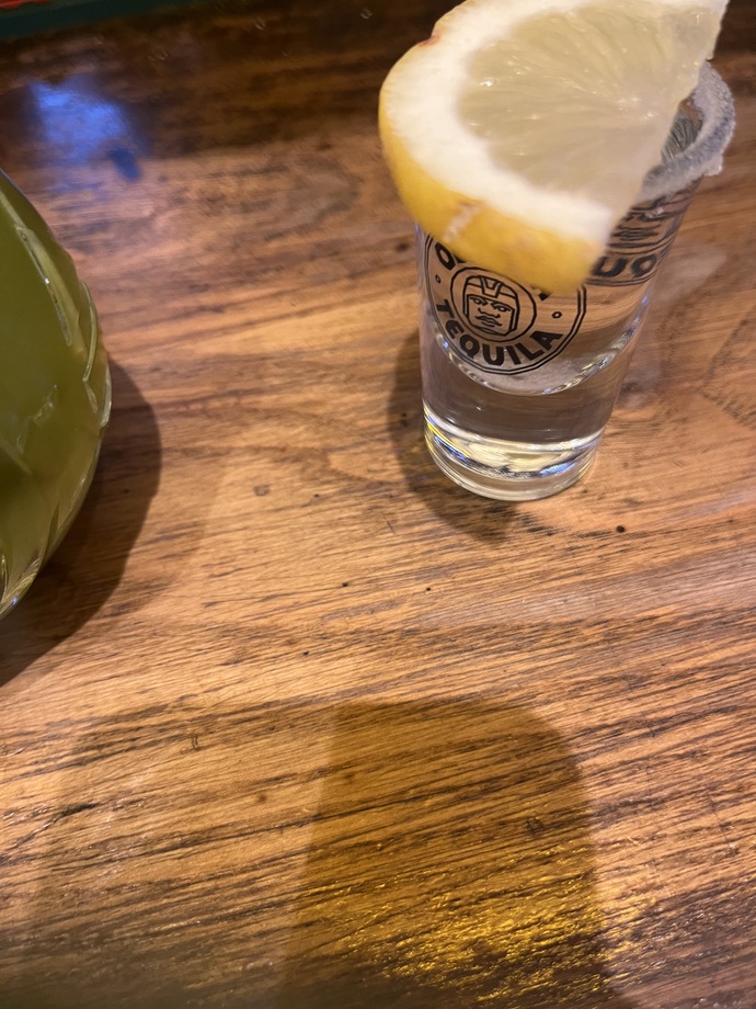 Kimlere limonata ısmarlayayım?