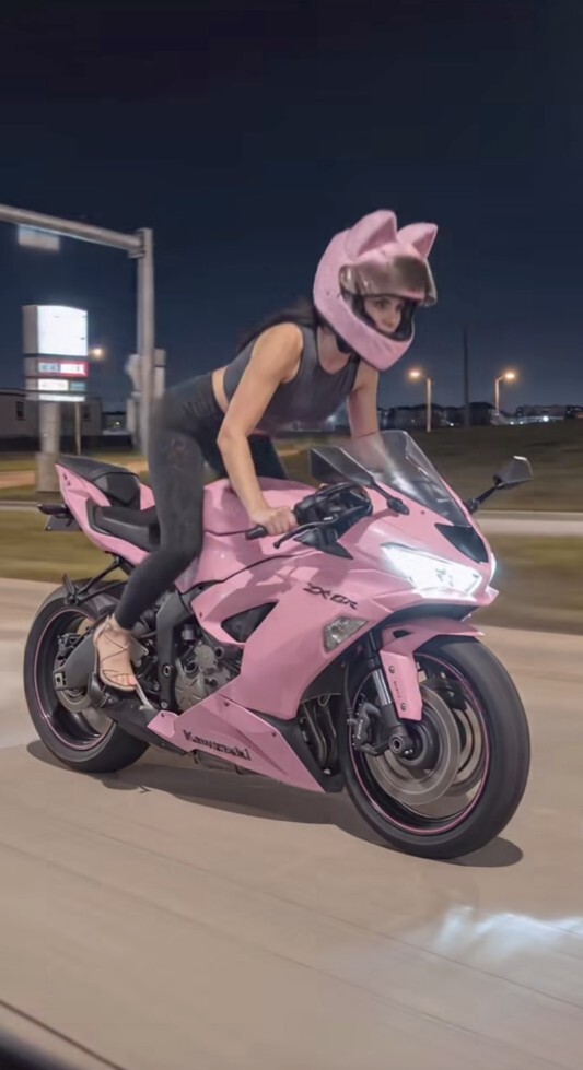 Kadınlar motosiklet kullanırken gerçekten daha mı cesur ve gözü kara oluyor?