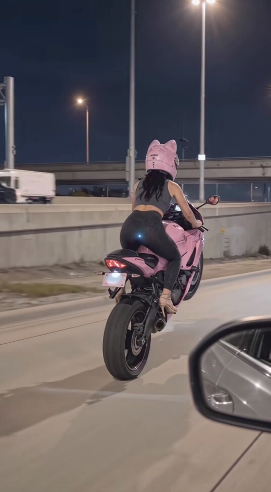 Kadınlar motosiklet kullanırken gerçekten daha mı cesur ve gözü kara oluyor?