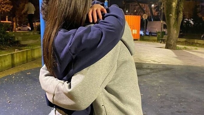 Önceden arkadaşım dediğin birine sonradan duygusal anlamda bir şeyler hissettin mi?