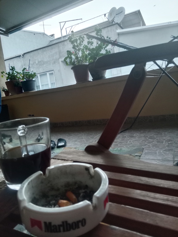 Kahve içerken siz de bazen boşluğa dalıp gidenlerden misiniz?