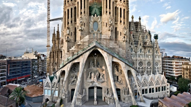 La Sagrada Familia (Bitmeyen kilise) sizce birgün yapımı biter mi?