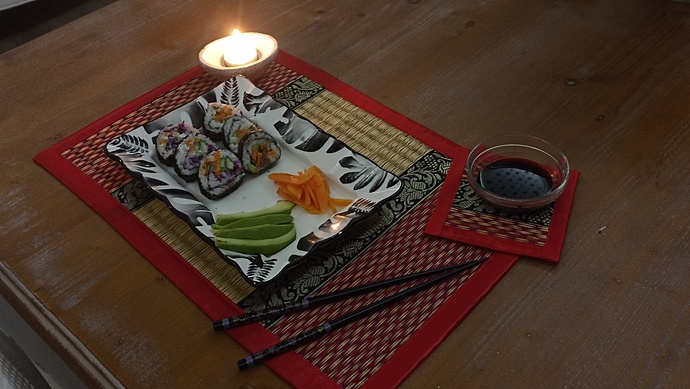 Suşi ve kimbap karışımı yemeğim nasıl olmuş, sizce yorumlarınız neler?
