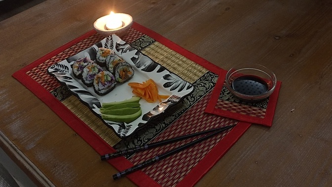 Suşi ve kimbap karışımı yemeğim nasıl olmuş, sizce yorumlarınız neler?