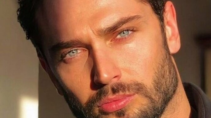 Renkli gözlü insanlar daha mı çekici oluyor?