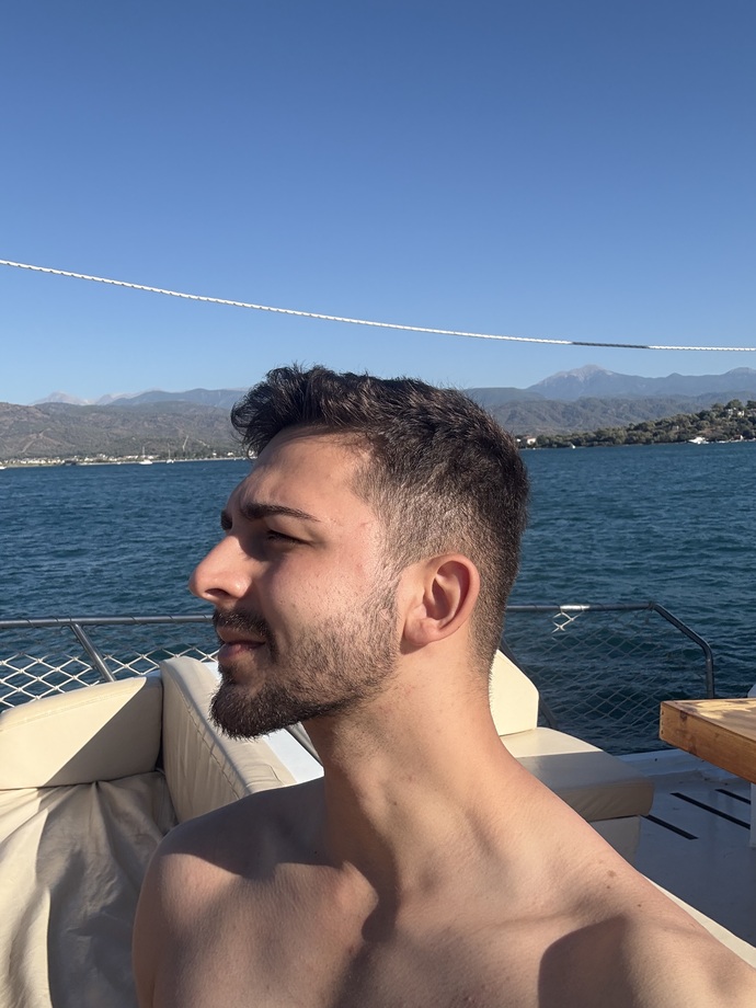 Sakallımı sakalsızmı boy 192 bu arada 😁?