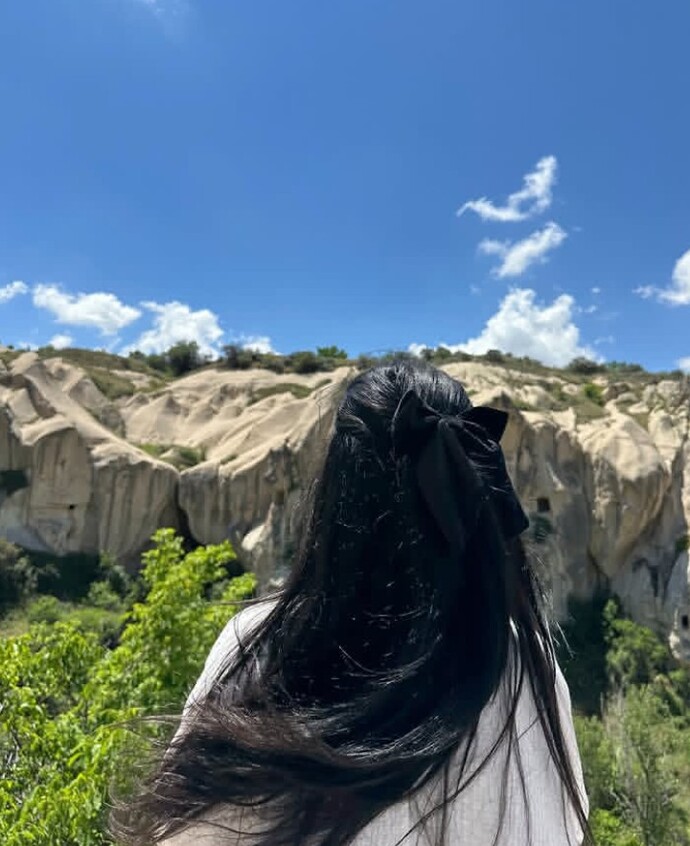 Yüzün gözükmeyen fotoğraflar çeker misin?