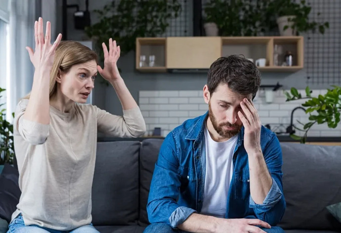 Erkekler neden kadınları ‘çok alıngan, her şeyi abartan’ olarak genelliyor?