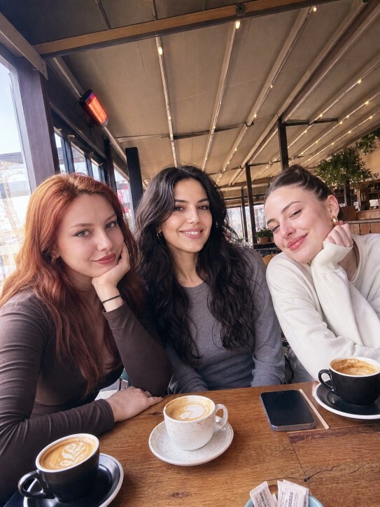 Cumartesi günü favori üçlünüz hangisi? 🥰 Kahve + Arkadaşlar + ? (Boşluğu doldurun!)?