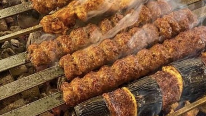 Kebap baharatlı mı olur baharatsız mı?