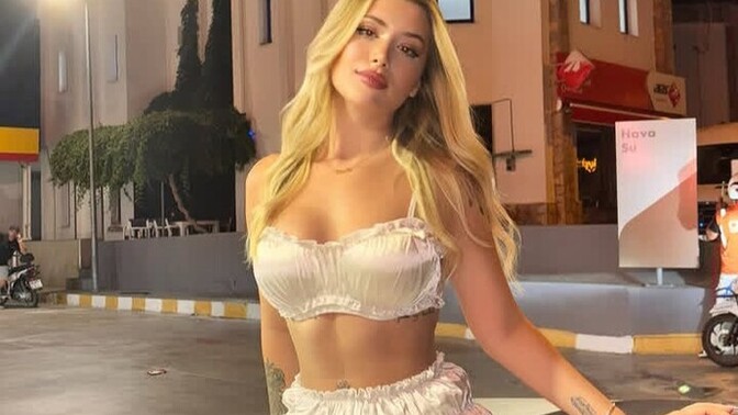 Bu kızı neden çok beğeniyor erkekler?