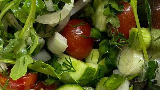 Salataya ayçiçeği yağı mı yoksa zeytinyağı mı koyarsınız?