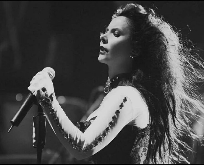 Seninle konsere gidecek olsak kimin konserine giderdik?