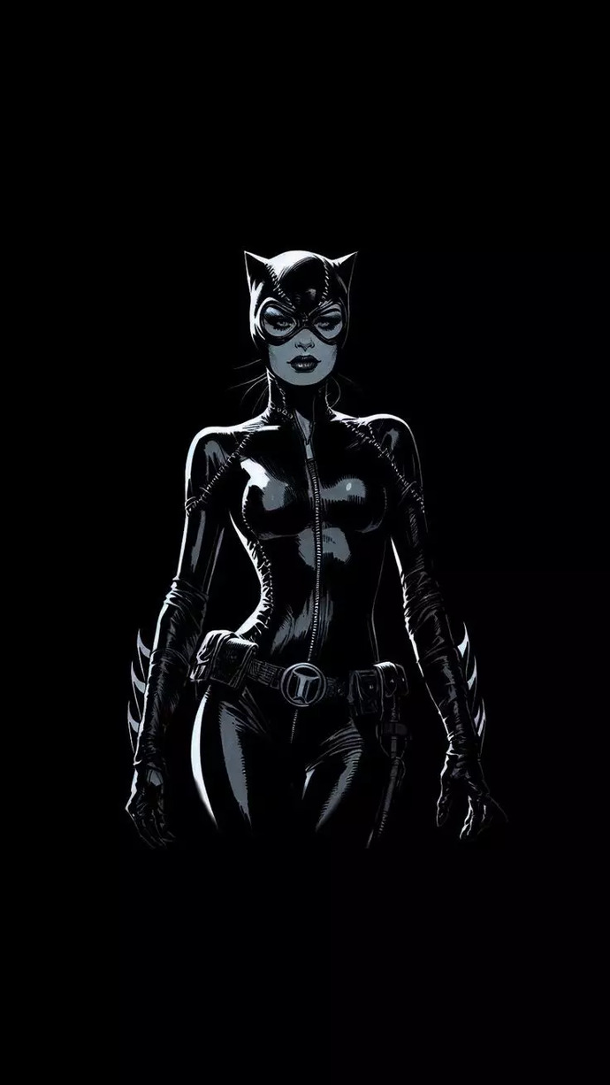 Selina Kyle (Cat Woman) karakterine hangi evrende daha çok seviyorsunuz sinematik mi yoksa comics mi?