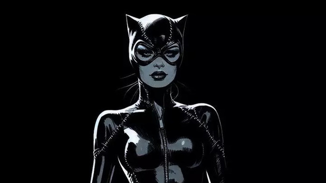 Selina Kyle (Cat Woman) karakterine hangi evrende daha çok seviyorsunuz sinematik mi yoksa comics mi?